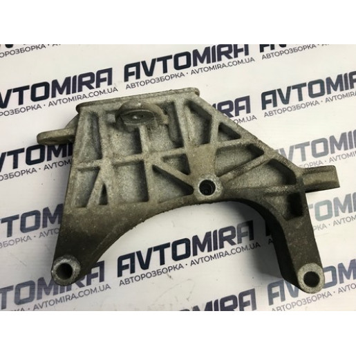 Кронштейн двигателя Fiat Punto 2005-2018 1.3JTD 55702834
